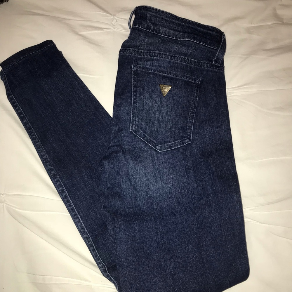 Lightly worn Guess power skinny jeans.